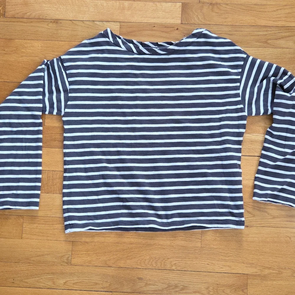 Levi's Gray & White Striped Cotton Tshirt - Picture 1 of 7